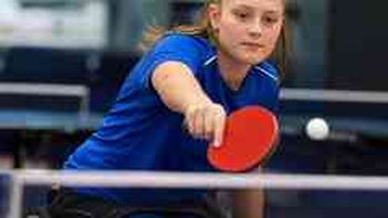 Para-tafeltennistalent Isa Vriends traint mee op Papendal